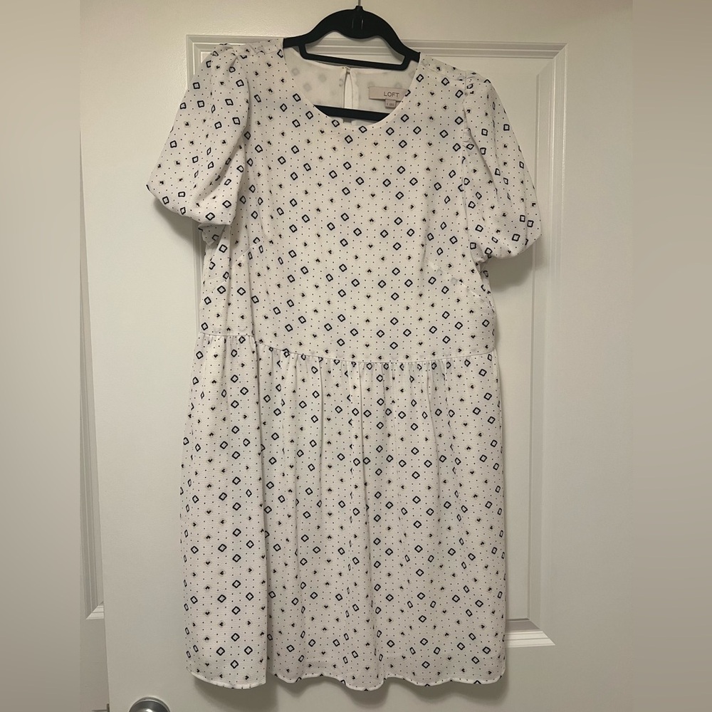 Loft dress - white with black/gold